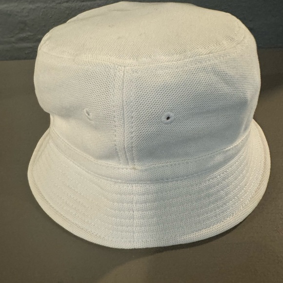 Lacoste UNISEX PIQUÉ BUCKET HAT WHITE - Picture 4 of 5